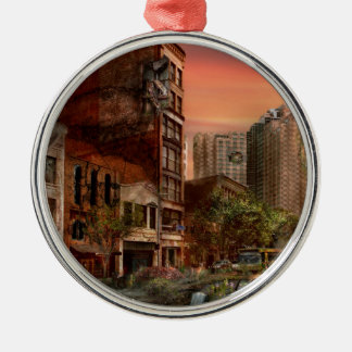 Ornamento De Metal Desastre - Pittsburgh, PA - O Inseto Y2K