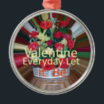 Ornamento De Metal Dia de os namorados Art<br><div class="desc">Impressão de Arte dia de os namorados Apresentando o "Impressão de Arte Dia de os namorados", uma bela peça que captura a essência do amor e afeto, perfeita para celebrar o romance e a positividade. A inspiradora mensagem "Namorados do dia a dia que seja" faz dela um presente ou decoração...</div>