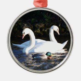 Ornamento De Metal Dois Cisnes E Um Pato
