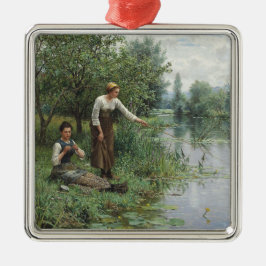 Ornamento De Metal Duas mulheres pescando na grama pelo rio