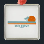 Ornamento De Metal East Beach Georgia Sun Palm Trees<br><div class="desc">"East Beach Georgia se estende pelo lado oceânico das Ruas. Ilha Simons,  e a estação de Guarda costeira dos EUA é a parte mais popular desta praia. East Beach também é um lugar amigável para cães,  então sinta-se à vontade para trazer seu filhote ao sol por um dia. "</div>