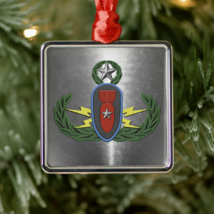 ORNAMENTO DE METAL EOD
