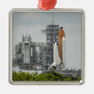 Ornamento De Metal Esforço do vaivém espacial na plataforma de