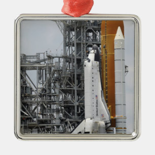Ornamento De Metal Esforço do vaivém espacial na plataforma de