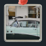 Ornamento De Metal EUA, Florida, Miami Beach: Praia sul, 1956<br><div class="desc">COPYRIGHT Walter Bibikow/DanitaDelimont.com | US10 WBI0037.jpg | EUA,  Florida,  Miami Beach: Praia sul,  convertible 1956 de Buick/movimentação do oceano</div>