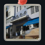 Ornamento De Metal EUA, Flórida, Miami Beach: South Beach, Art Deco<br><div class="desc">COPYRIGHT Walter Bibikow / DanitaDelimont.com| US10 WBI0165.jpg| EUA,  Florida,  Miami Beach: South Beach,  Art Deco Hotels,  Park Central Hotel e carro dos anos 30</div>