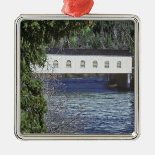 Ornamento De Metal EUA, Oregon. Uma pick-up cruzando a