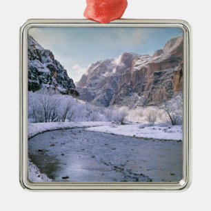Ornamento De Metal EUA, Utah, Zion NP. Neve fresca cobre o canyon