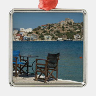 Ornamento De Metal Europa, Grécia, Kastellorizo: cadeiras na borda