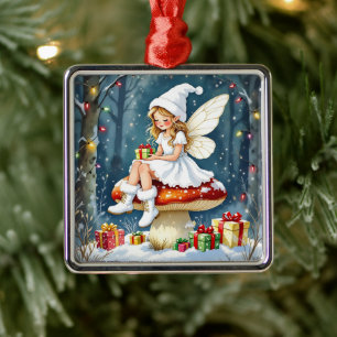 Ornamento De Metal Fada de Natal no topo de uma Cabana Cogumelo Core