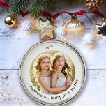 Ornamento De Metal Felicidade é ter você como minha foto gêmea<br><div class="desc">Um ornamento minimalista com sua foto personalizada e uma fofa tipografia de estilo manuscrito. O modelo está pronto para adicionar sua foto, que é exibida em forma redonda, em círculo. Se tiver algum problema com a colocação da imagem, tente recortá-la para um quadrado antes de carregar. O texto da amostra...</div>