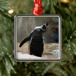 Ornamento De Metal Feliz Splasting Pinguim Enquadrado no Natal do Met