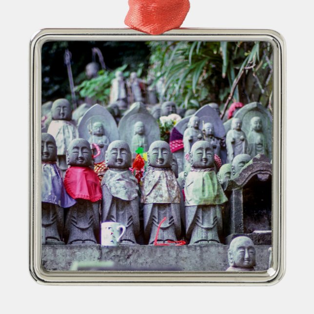 Ornamento De Metal Filas de pequenas estátuas de Jizo com bíblias - J (Frente)