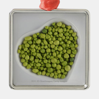 Ornamento De Metal Fim-acima de seixos verdes em uma bacia da forma