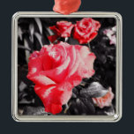 Ornamento De Metal Flores de Rosa Romântica #3<br><div class="desc">Flores de Rosa Romântica. O design está disponível em outros produtos.</div>