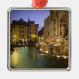 Ornamento De Metal Fonte de Trevi à noite, Roma, Lazio, Itália