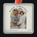 Ornamento De Metal Foto da família personalizada Feliz Natal 2024<br><div class="desc">Celebre a época festiva com nossa Foto Personalizada da Família Feliz Natal 2024, Ornament Metal, projetado para ser na moda e durável. Este ornamento moderno e moderno é feito a partir de metal à prova de falhas, garantindo durabilidade enquanto adiciona um toque de elegância ao seu decoro de férias. Com...</div>