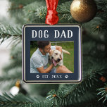 Ornamento De Metal Foto de Pai de Cachorro Personalizado Russo<br><div class="desc">Este ornamento personalizado faz um presente de Natal memorável para um pai especial. Design apresenta uma foto favorita com "Pai de cão" em letras rústicas. Personalize com o ano em que ele se tornou um pai de pele por baixo,  ou adicione uma mensagem ou nome personalizado.</div>