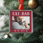 Ornamento De Metal Foto de Pai de Gato Personalizado Russo<br><div class="desc">Este ornamento personalizado faz um presente de Natal memorável para um pai especial de estimação. Design apresenta uma foto favorita com "Pai de gato" em letras rústicas. Personalize com o ano em que ele se tornou um pai de pele por baixo,  ou adicione uma mensagem ou nome personalizado.</div>