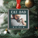 Ornamento De Metal Foto de Pai de Gato Personalizado Russo<br><div class="desc">Este ornamento personalizado faz um presente de Natal memorável para um pai especial de estimação. Design apresenta uma foto favorita com "Pai de gato" em letras rústicas. Personalize com o ano em que ele se tornou um pai de pele por baixo,  ou adicione uma mensagem ou nome personalizado.</div>