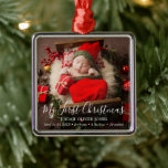 Ornamento De Metal Foto do bebê elegante e simples meu primeiro Natal<br><div class="desc">Enfeite de natal de feriado bonito apresentando um design simples com "Meu Primeiro Natal" em um roteiro elegante junto com o nome do bebê e estatísticas de natalidade sobre sua foto favorita de recém-nascido. Este enfeite moderno de natal de feriado faz um presente de Natal excelente para todos os seus...</div>
