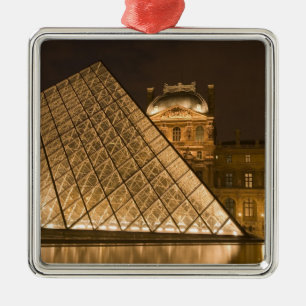 Ornamento De Metal França, Paris. O Louvre ao crepúsculo. Crédito 2