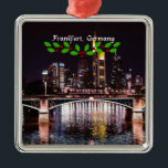 Ornamento De Metal Frankfurt, Alemanha, Natal Holly,<br><div class="desc">Noite de Natal,  Frankfurt,  Alemanha,  fotografia de paisagem urbana.</div>