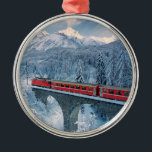 Ornamento De Metal Gelo e neve | Suiça de trem Red Bernina Express<br><div class="desc">Esta incrível foto do Getty Images mostra o trem Red Bernina Express viajando em um viaduto na floresta de inverno coberto de neve,  Tarasp,  Cantão Graubunden,  Engadin,  Suiça.</div>