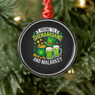 Ornamento De Metal Gnomo Irlandês do Dia de São Patrício Inclinado a 