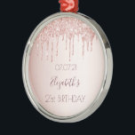 Ornamento De Metal gotas de brilho aniversário de 21 anos rosa dourad<br><div class="desc">Um ornamento para um aniversário de 21 anos feminino e glamouroso. Um fundo rosa de ouro falso com um brilho elegante rosa de ouro brilhante, pintura pingada. O texto: O nome é escrito em ouro rosa escuro com uma escrita de estilo moderna, escrita à mão. Tempate para uma data e...</div>