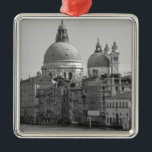 Ornamento De Metal Grande Canal Branco Negro Venice Itália Viagem<br><div class="desc">Grande Canal em frente a Piazza San Marco w. Papais noeis Maria della Salute</div>