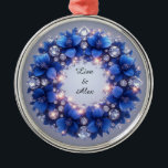 Ornamento De Metal Guirlanda Floral Azul Elegante Romântica Natureza<br><div class="desc">Uma elegante coroa adornada com flores azuis suaves 🌿💙 Esta refinada composição floral traz uma estética calmante e graciosa inspirada na beleza da natureza e na elegância botânica atemporal.</div>