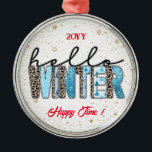 Ornamento De Metal Hello Winter Customize<br><div class="desc">Olá Winter Customize Metal Ornament - Customized Product - (Digite BOKI412 na pesquisa de site (navegador) para ver a oferta de todas as minhas criações. Obrigados. ) - Veja meus outros produtos e coleções, escolha um presente para você e seus queridos. Obrigados para comprar na minha loja. Venha de novo....</div>