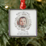 Ornamento De Metal Herança da Foto de Natal do Bebê para o Pai da Mãe<br><div class="desc">A primeira foto de bebê do ninho de herança de Natal para mãe e pai. Adicione a foto do seu bebê cercado por toques de Natal e uma fonte de tipo escrita à mão fofa. Este ornamento foi projetado para novos pais. A mãe pode surpreender o pai, ou o pai...</div>