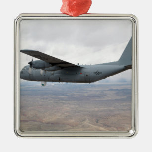 Ornamento De Metal Hércules C-130 voa pelo céu