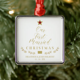 Ornamento De Metal Holly Filtra Nosso Primeiro Natal Casado Como Árvo