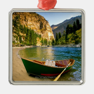 Ornamento De Metal IDAHO, barco de pesca em um Sandy Beach no