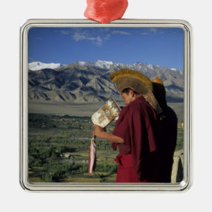 Ornamento De Metal Índia, Ladakh, Thikse. Monge budista sopra