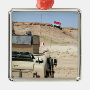 Ornamento De Metal Instrutor assiste como soldado do exército iraquia