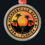 Ornamento De Metal Jacksonville Beach, Flórida tropical Retro Sunset<br><div class="desc">Jacksonville Beach Flórida Vintage, 60s Souvenirs. Jacksonville Beach Florida - Retro Tropical Palm Tree 60s Souvenirs Vintage design faz um excelente de Natal ou presente de aniversário para fãs da praia de Jacksonville Beach. A design de vibração de verão é um presente perfeito para amantes de viagem e fãs das...</div>