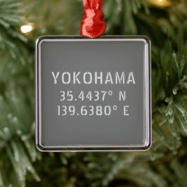 Ornamento De Metal Latitude Yokohama e Longitude