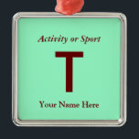 Ornamento De Metal Letra de Variação de Faculdade ou Segundo grau Kee<br><div class="desc">Clique em "personalizar" para personalizar este presente com seu próprio plano de fundo e esquemas de cor de fonte.</div>