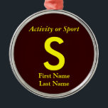 Ornamento De Metal Letra de Variação de Faculdade ou Segundo grau Kee<br><div class="desc">Clique em "personalizar" para personalizar este presente com seu próprio plano de fundo e esquemas de cor de fonte.</div>