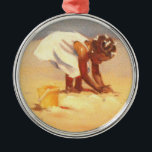 Ornamento De Metal Little African Girl in Beach<br><div class="desc">Menina africana brincando na areia com um castelo de areia Alguma vez construiu um castelo de areia com uma criança? Você fez castelos de areia quando criança? Esta é uma bela pintura de uma garotinha brincando na areia é um bebê clássico brincando na praia. Ela está vestindo um sundress branco...</div>