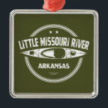 Ornamento De Metal Little Missouri River Arkansas Kayaking<br><div class="desc">O Rio Little Missouri começa no oeste de Arkansas,  sudeste de Mena,  fluindo livremente pelas montanhas Ouachita e áreas cênicas da Floresta Nacional Ouachita que incluem as cataratas do Little Missouri e as áreas de recriação de Albert Pike.</div>
