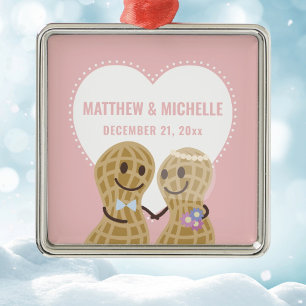 Ornamento De Metal Loucos Sobre Um Ao Outro No Primeiro Natal Juntos