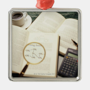 Ornamento De Metal Lupa que amplia o diagrama molecular