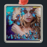 ORNAMENTO DE METAL MANTEIGA AZUL EM ESPUMANTES VERDES DOURADOS TEAIS<br><div class="desc">Elegante design artístico e elegante, pintura digital e aquarela em cor rosa, cor azul aqua verde amarela com papel dourado e prata de Búlgaro Lumini (c) Este design colorido e legal é facilmente personalizável com seu texto e iniciais como cerimônia de casamento, anúncio nupcial, cartões postais, obrigado, chás de panela,...</div>