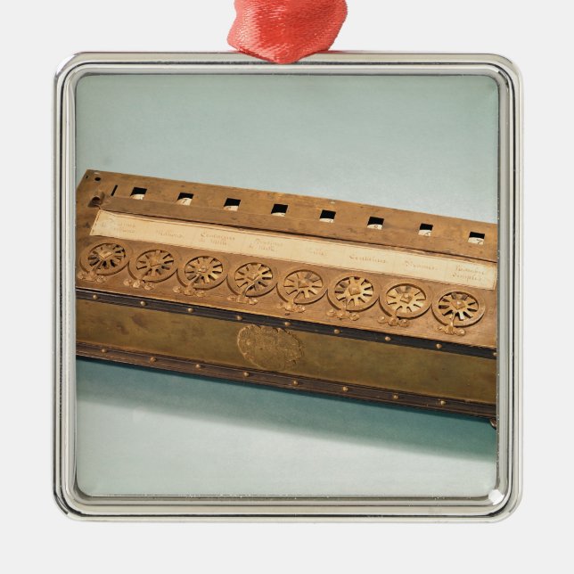 Ornamento De Metal Máquina calculadora inventada por Blaise Pascal (Frente)