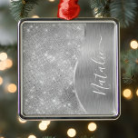 Ornamento De Metal Metálico Personalizado Da Glitter De Prata Glam<br><div class="desc">Personalize facilmente este metal escovado prateado e um ornamento padrão de brilho falso glamouroso com seu próprio nome personalizado.</div>